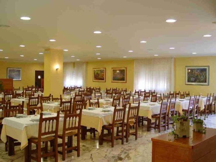 Hotel Dinajan Villanueva De Arosa Exterior photo