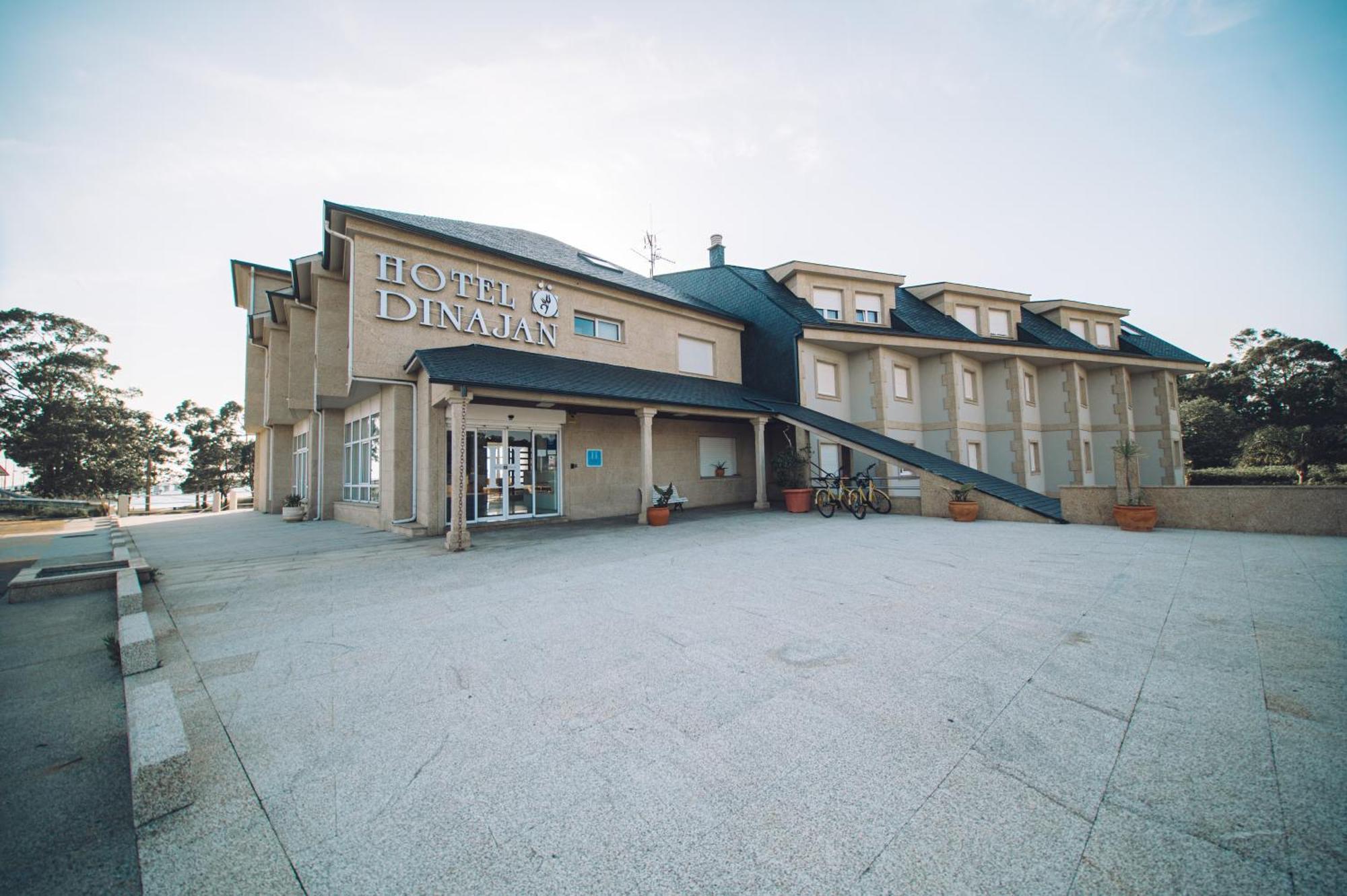 Hotel Dinajan Villanueva De Arosa Exterior photo